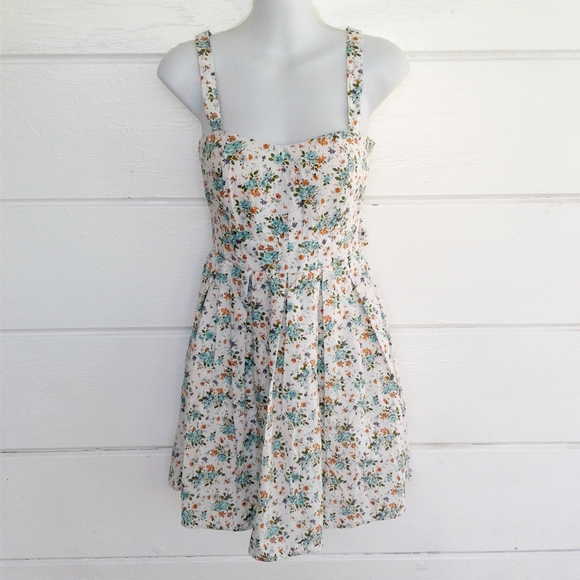 Poetry Dresses & Skirts - Poetry White Floral Dress Sweetheart A-Line Small